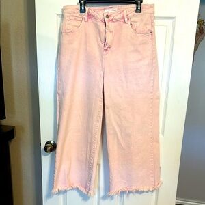 Risen Pink Ankle Cropped Jeans with Frayed Hem.